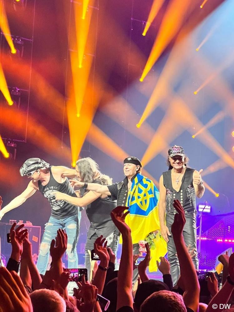 Scorpions на концерті розгорнули прапор України і присвятили їй свій хіт (фото)3