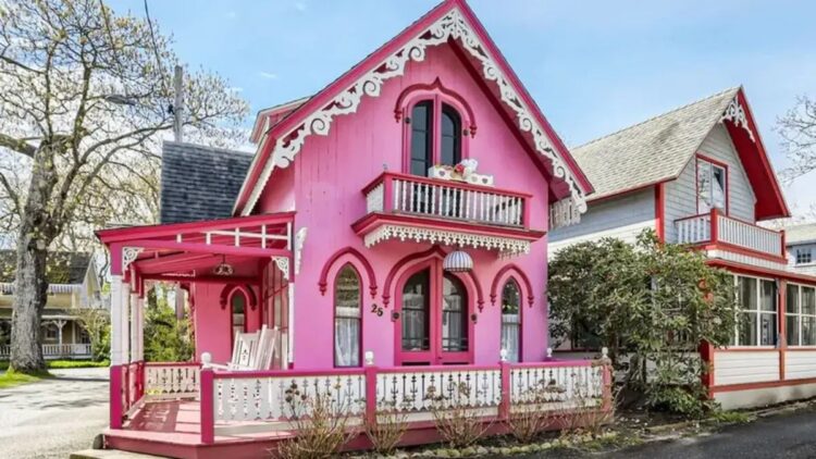 Казковий будиночок: цей рожевий котедж викликає захоплення у всіх, хто його бачить. Фото0