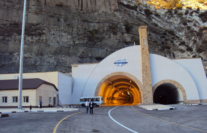 Найдовший автомобільний тунель Росії: коли він був побудований і де знаходиться0