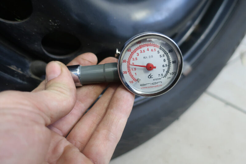 Головні помилки при перевірці тиску в шинах, про які повинен знати кожен водій. Навіть досвідчені часом їх допускають2