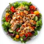 Сочный салат с куриной грудкой и свежими овощами